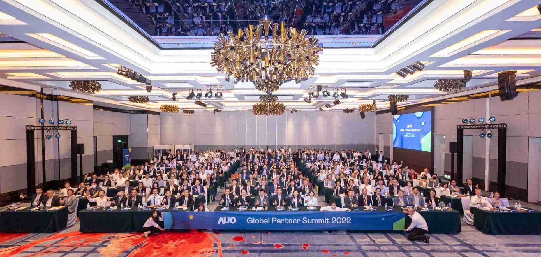 友達推動「安心、、、、創新、、、、用心、、、同心、、盡心」五星職旅，，為菲籍員工打造全方位照護，，，，首度贏得「人權實踐與發展領袖獎」殊榮