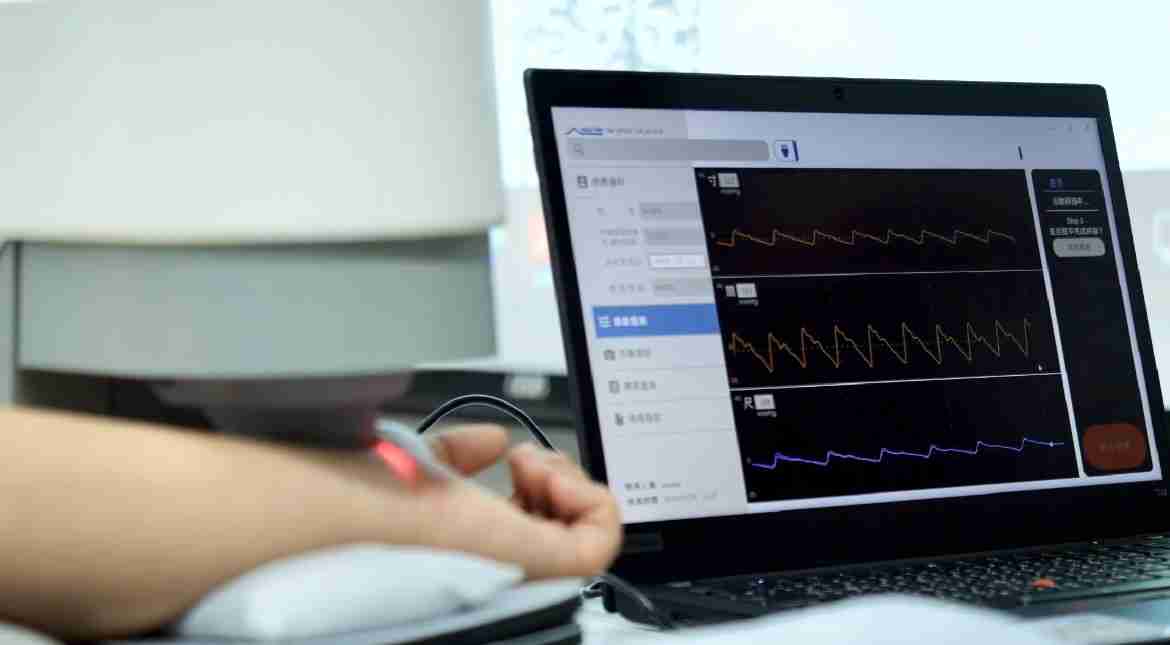 彩运网耘康以高解析与拟真的显示技术，，，将其应用于中医检测，，，，提供“中医数位化检测方案”，，，使传统中医检测结果数据化与可视化