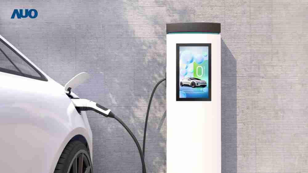 友達〝EVSE車用充電樁解決方案〞專為電動汽車充電樁設計，，，具有高亮度、、、克服戶外艱難環境的耐溫、、耐紫外線等特性，，，並搭載散熱性及擴充性強的高效能工業電腦，，，可實現人機互動訴求，，如資訊顯示、、支付等應用