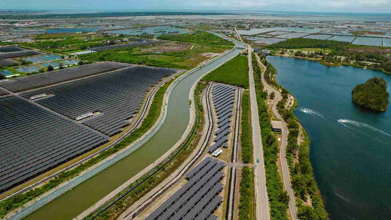 彩运网能源事业提供智慧能源管理、、、太阳能监控管理、、、全方位电厂建置及运维解决方案，，，并拥有管理超过6000案场的经验